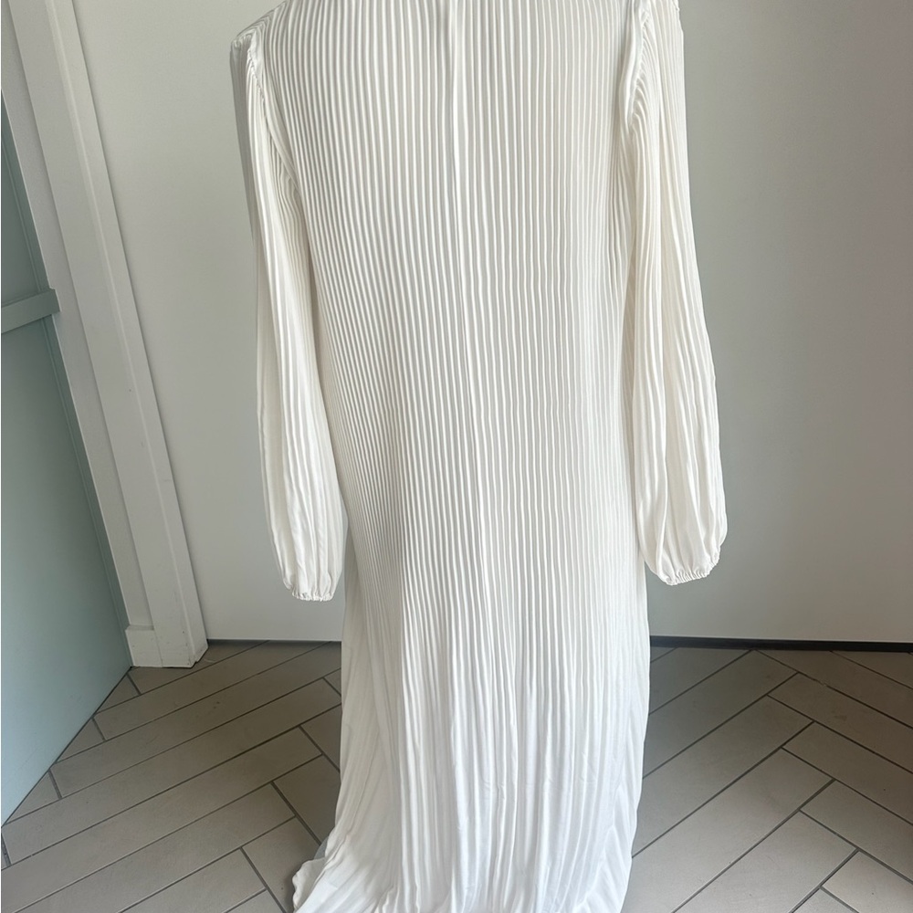 Darling White Long Sleeve Pleated Dress - Picture 4 of 6